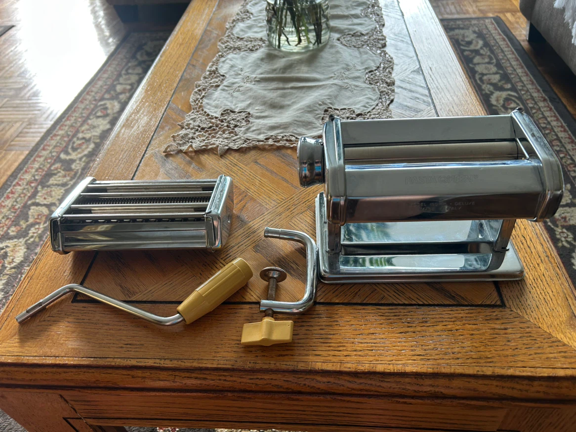 Pasta Queen Deluxe Manual Pasta Maker - photo 2