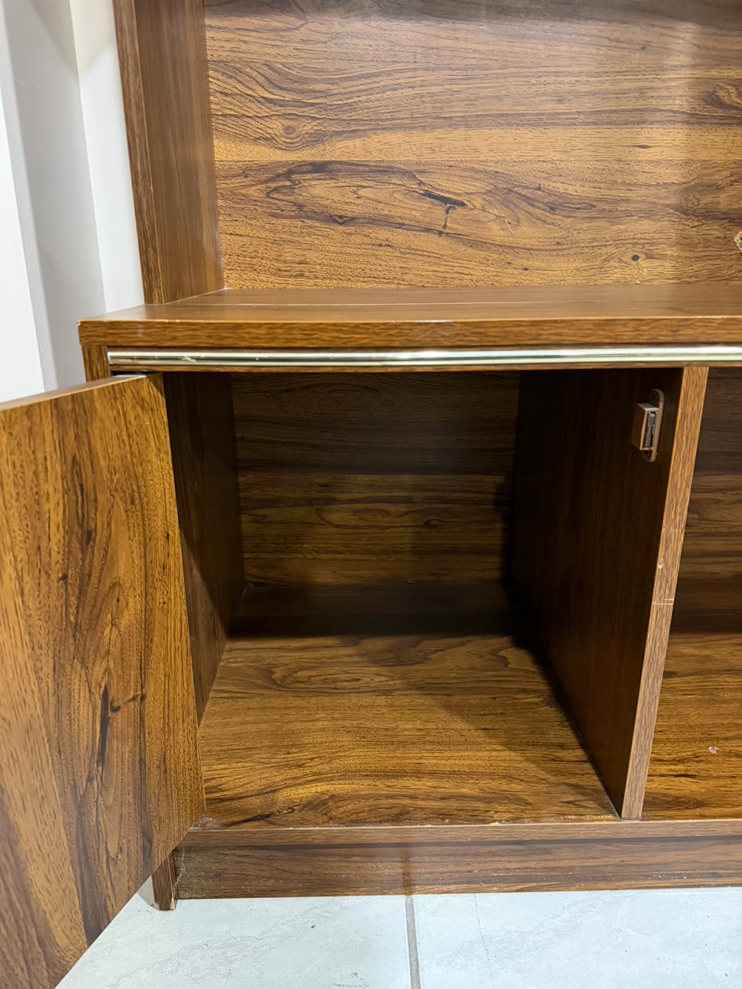 Wooden display cabinet with glass doors - photo 3