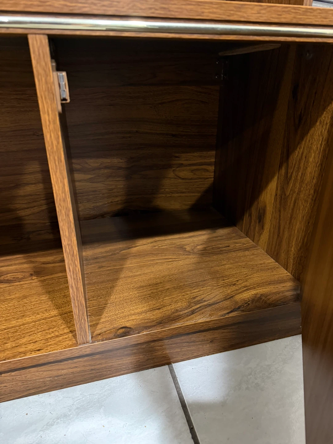 Wooden display cabinet with glass doors - photo 4