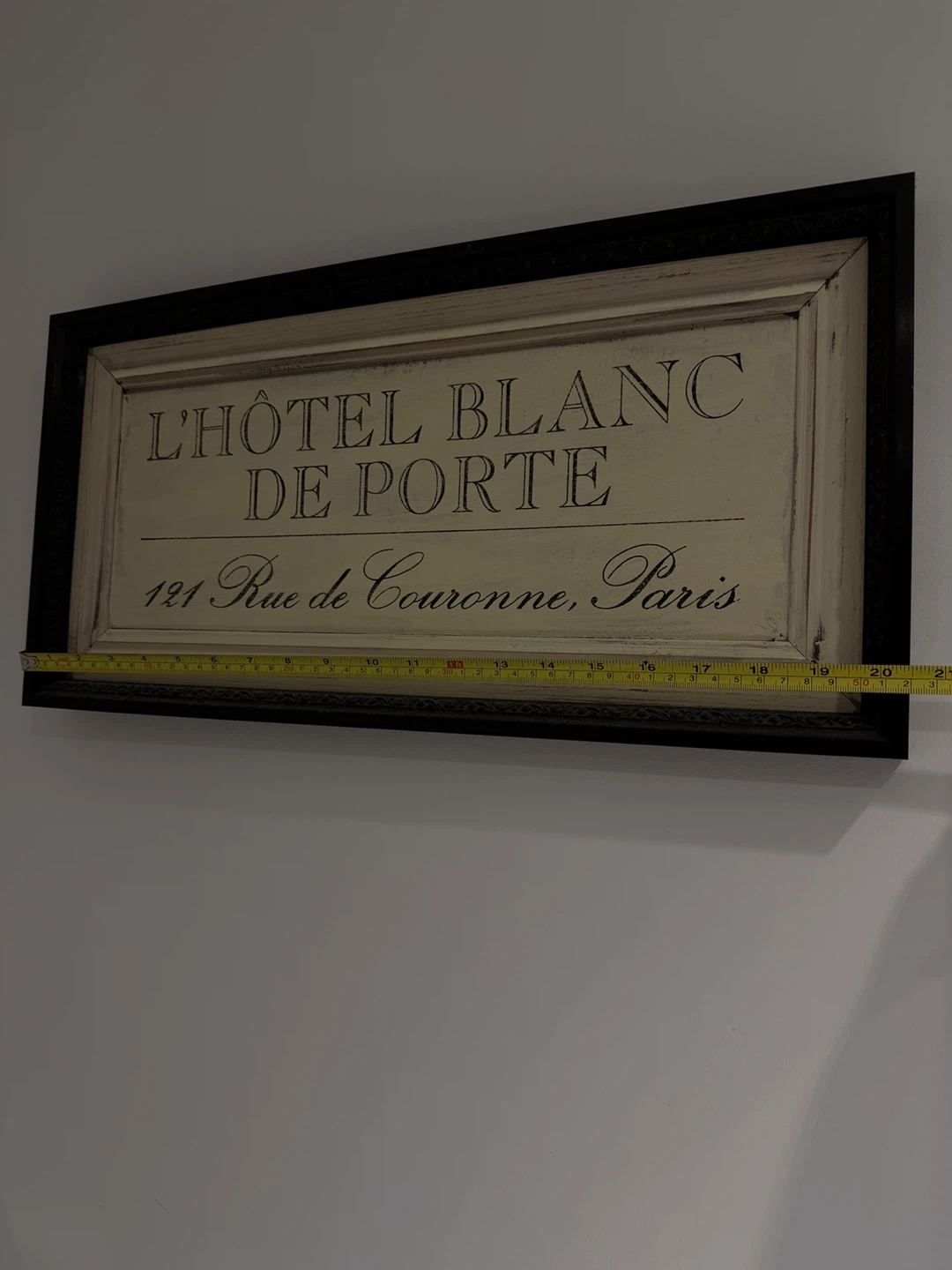 L'Hôtel Blanc De Porte Framed Wall Art - photo 3