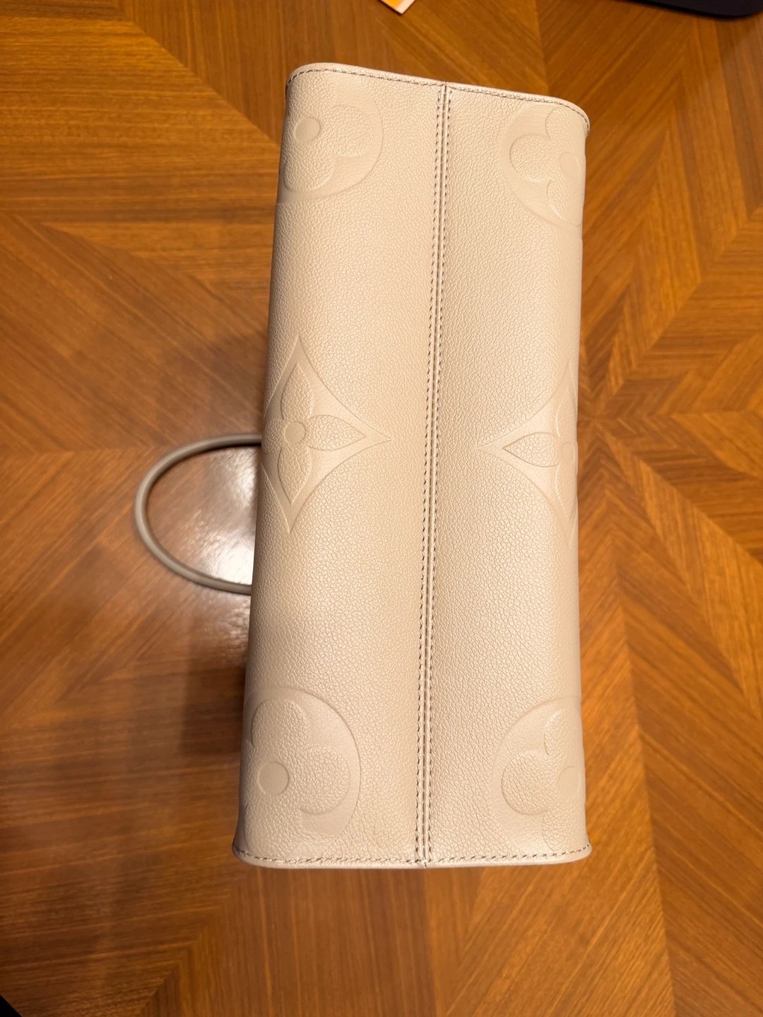 Louis Vuitton OnTheGo MM Tote - Turtledove - Brand New - photo 3
