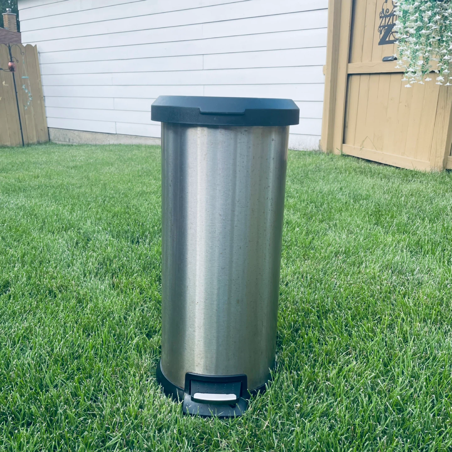 Stainless Steel Step Trash Can - 30L / 7.9 Gal