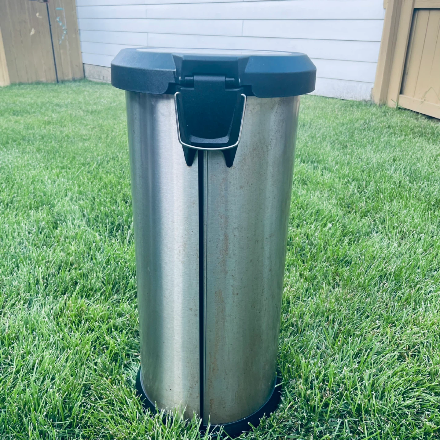 Stainless Steel Step Trash Can - 30L / 7.9 Gal - photo 3