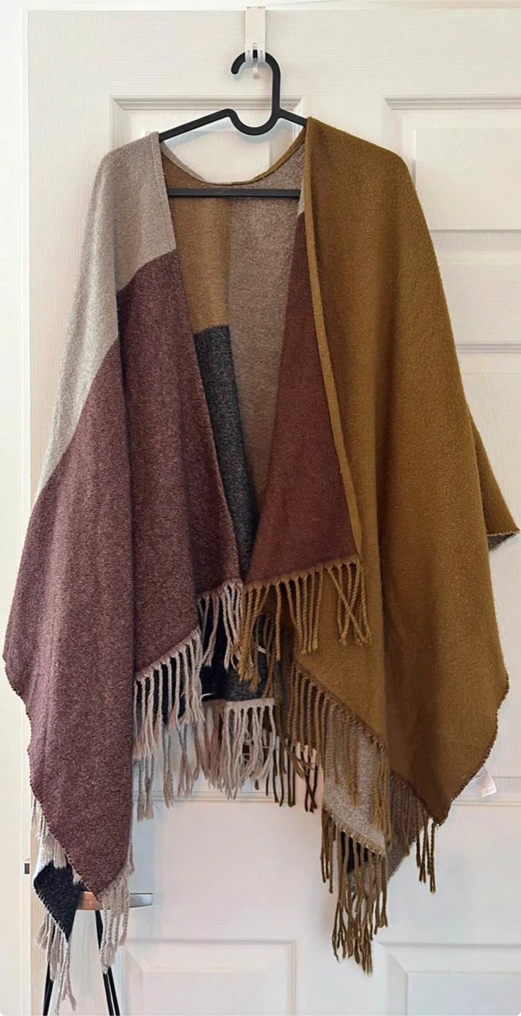 Uniqlo scarf barely used