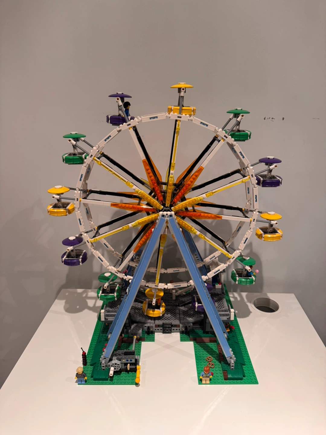 LEGO Creator Expert Ferris Wheel 10247 - photo 2