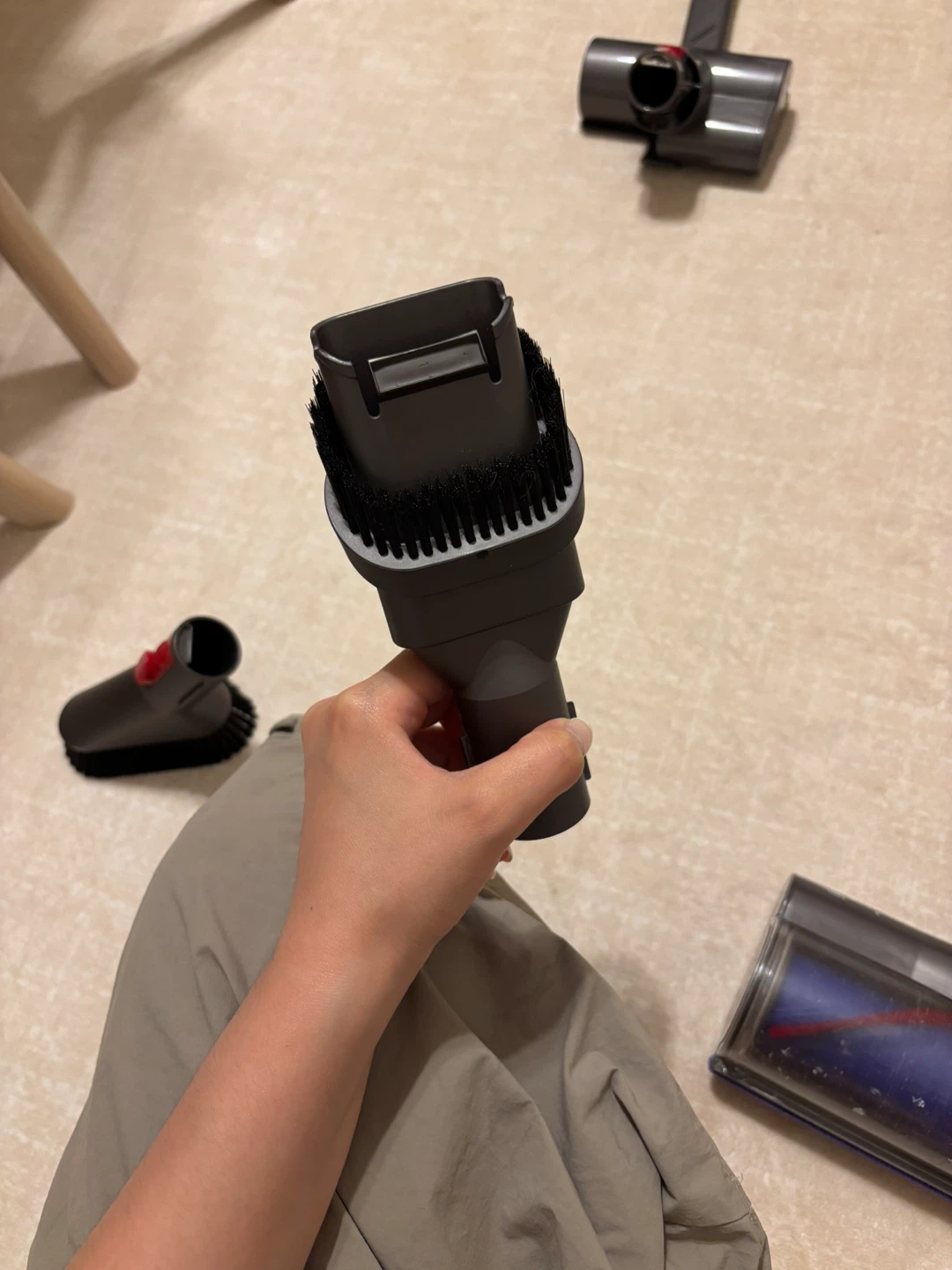 Dyson V8 Animal Cordless Vacuum + Attachments - photo 5