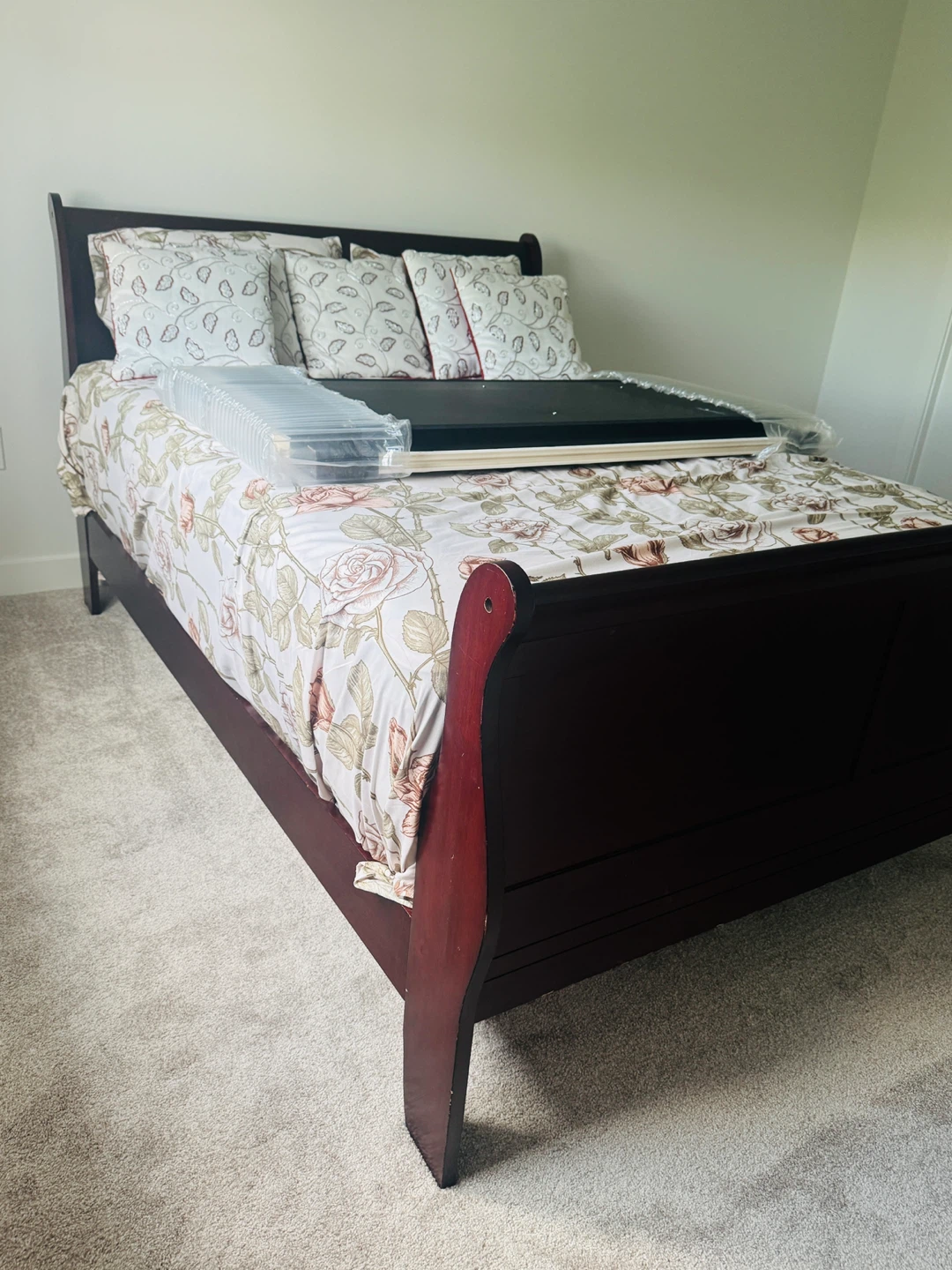 Queen bed fame+ box spring + mattress available - photo 2