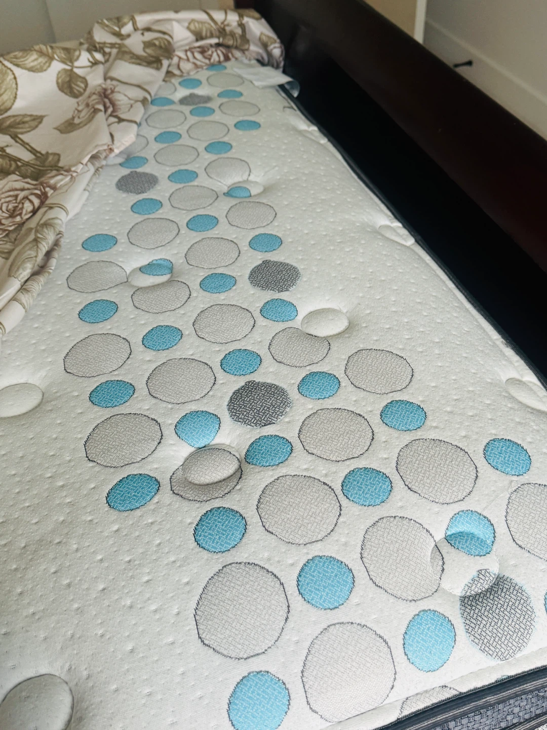 Queen bed fame+ box spring + mattress available - photo 4