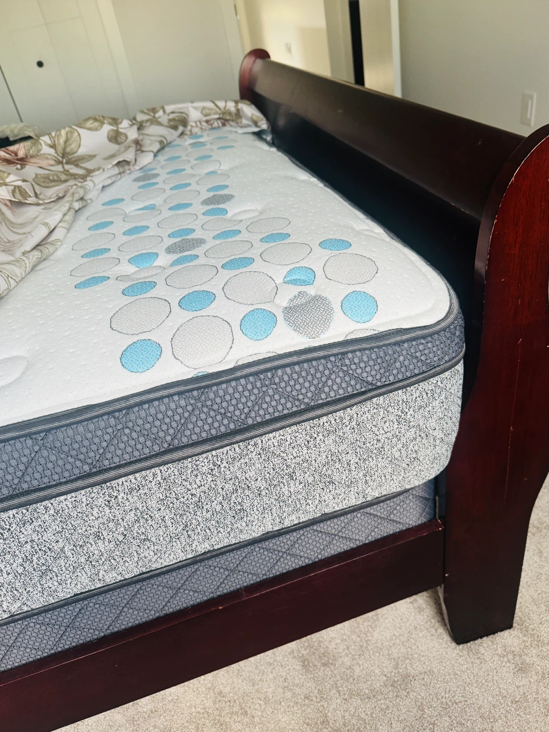 Queen bed fame+ box spring + mattress available - photo 5