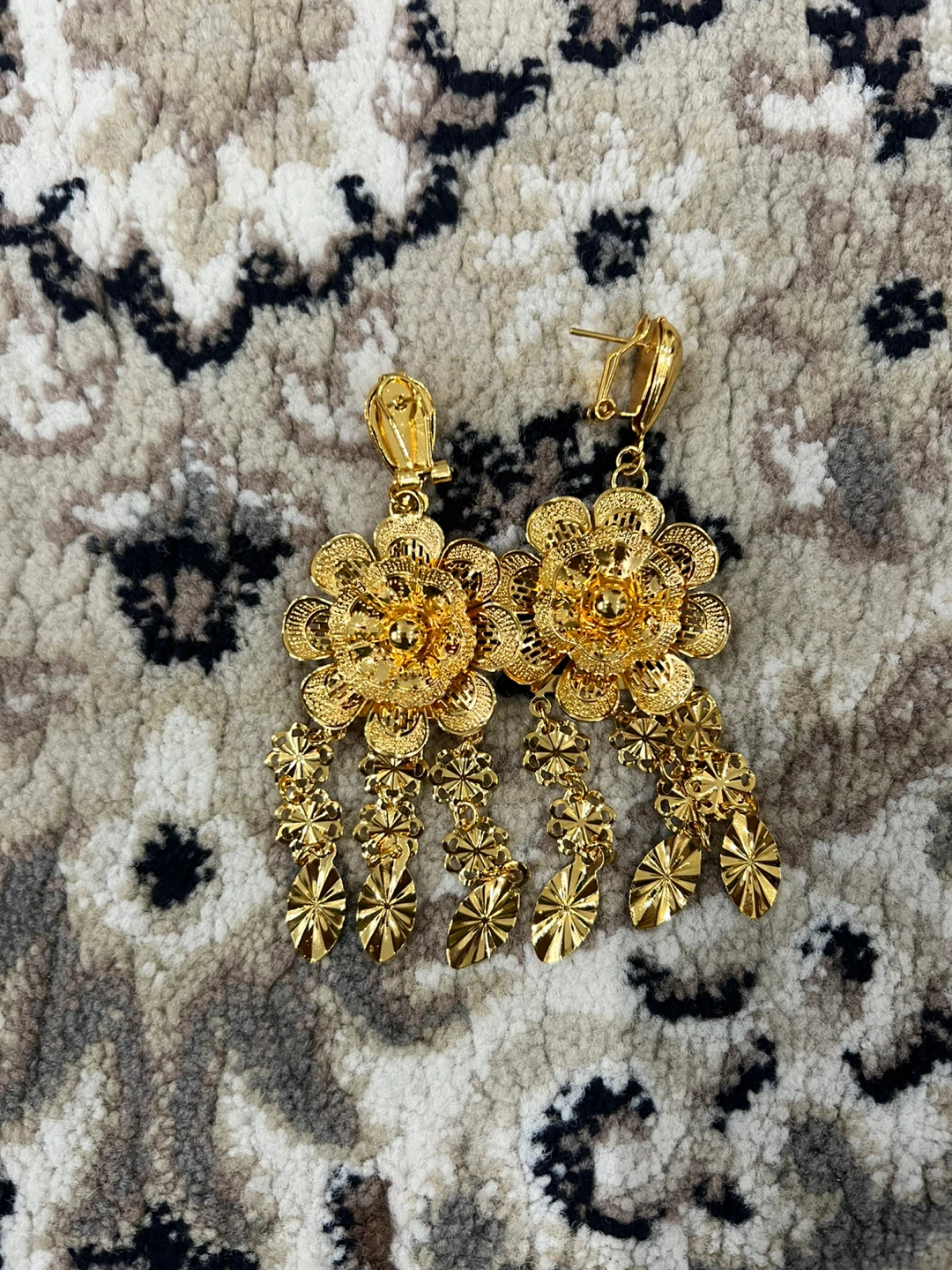 Gold Floral Necklace and Earring Set - photo 2