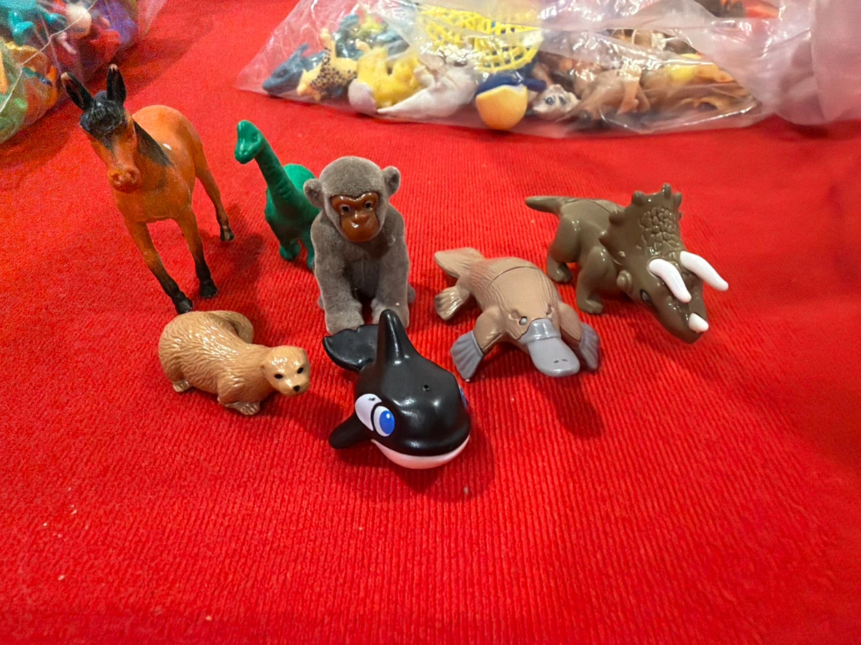 Bag of assorted Kinder Surprise animal toys - photo 2