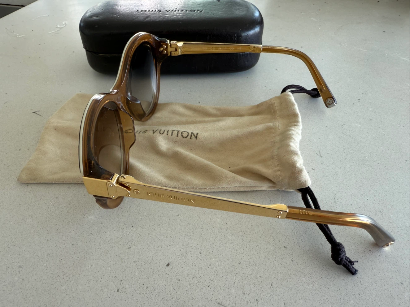 Authentic Louis Vuitton Sunglasses Includes Case & Dust Bag - photo 2