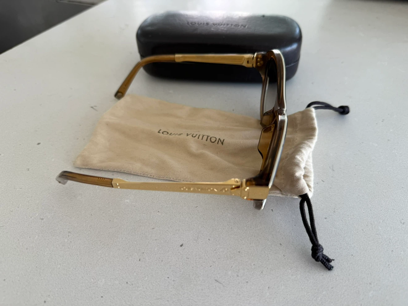 Authentic Louis Vuitton Sunglasses Includes Case & Dust Bag - photo 4