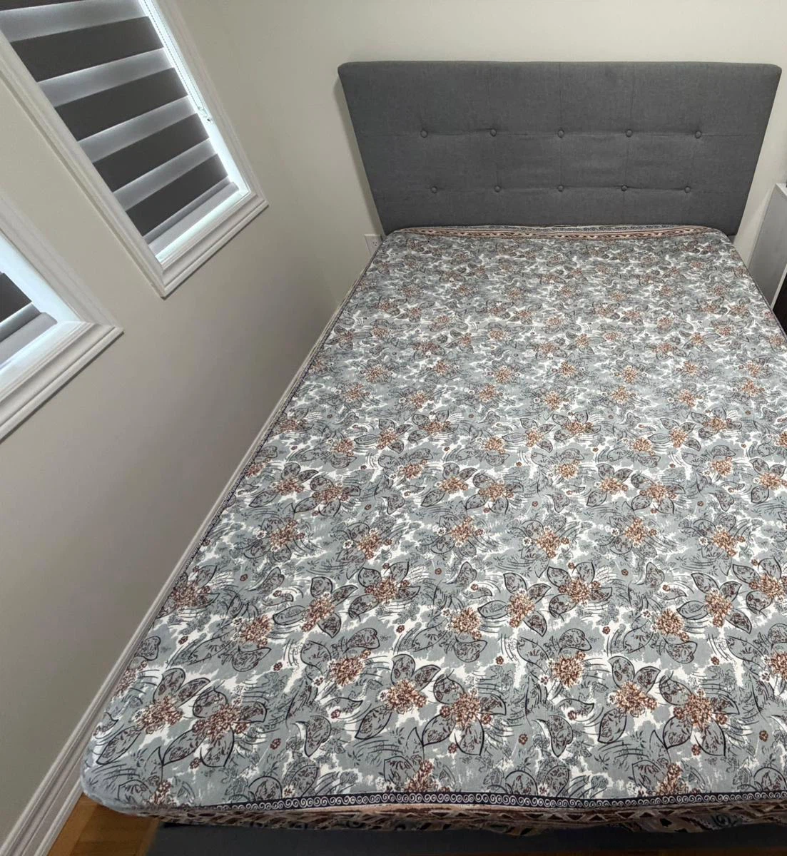 Grey Tufted Headboard Bed Frame - photo 2