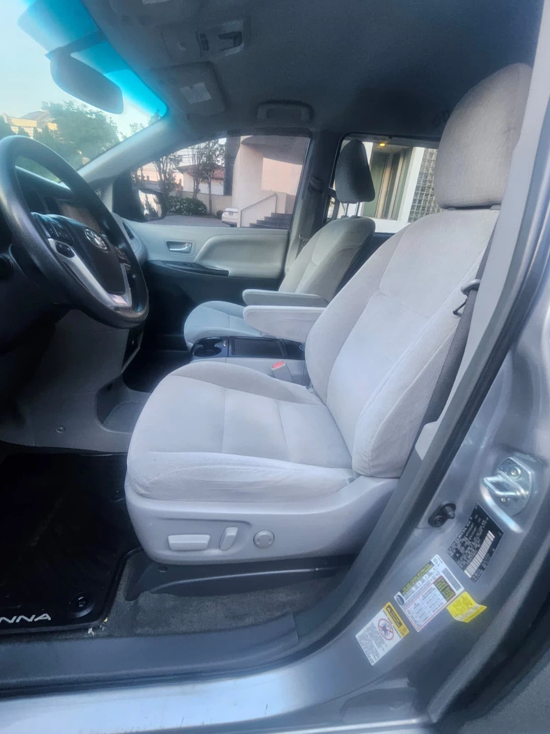 2015 Toyota Sienna - photo 5