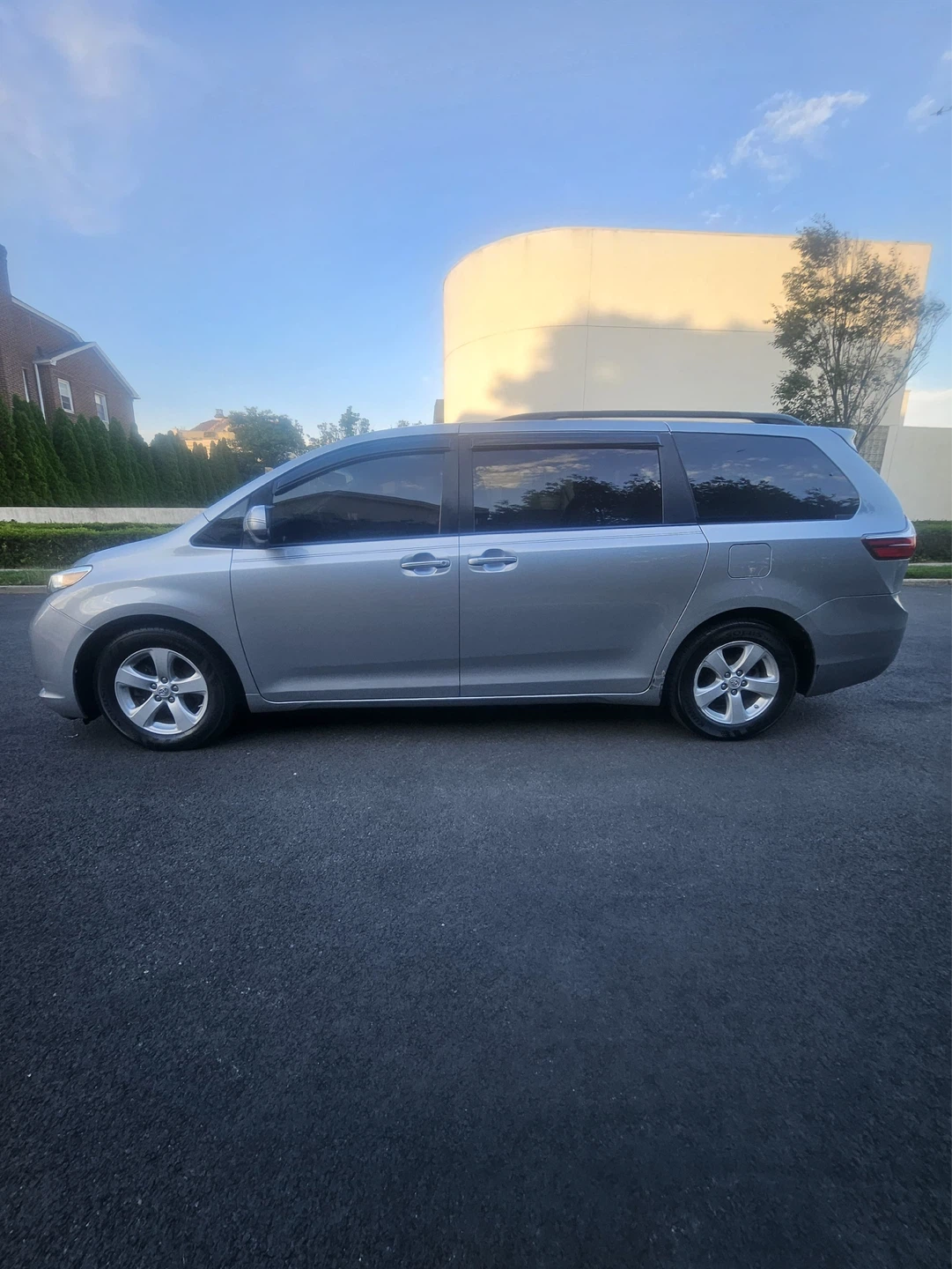 2015 Toyota Sienna - photo 2