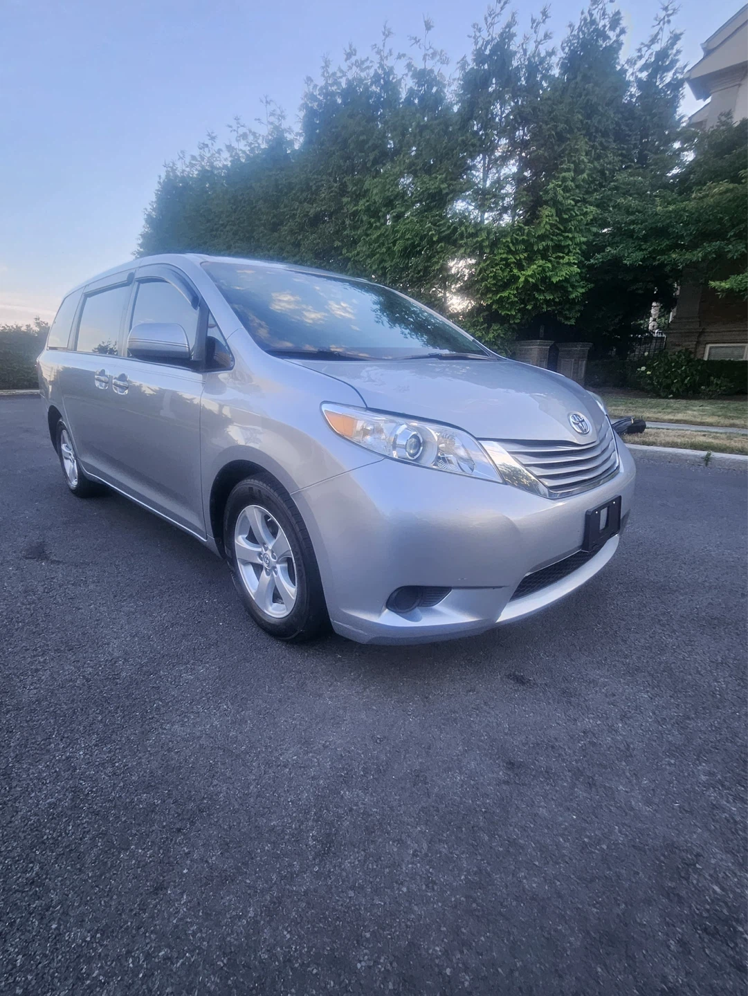 2015 Toyota Sienna - photo 3