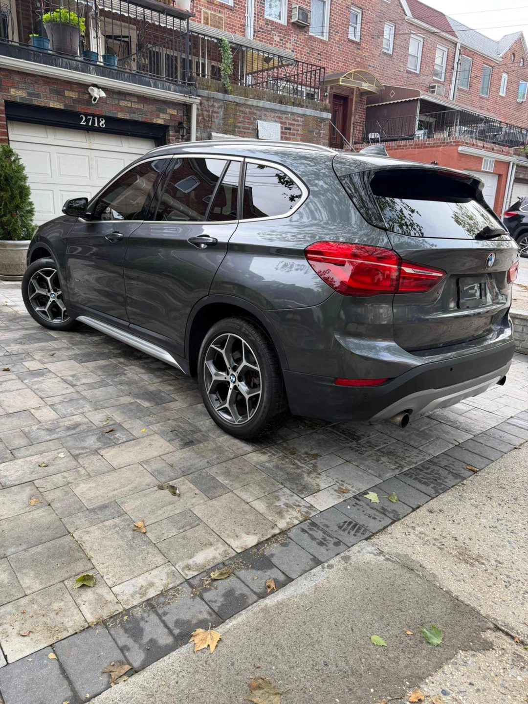 Gray BMW X1 SUV - photo 3