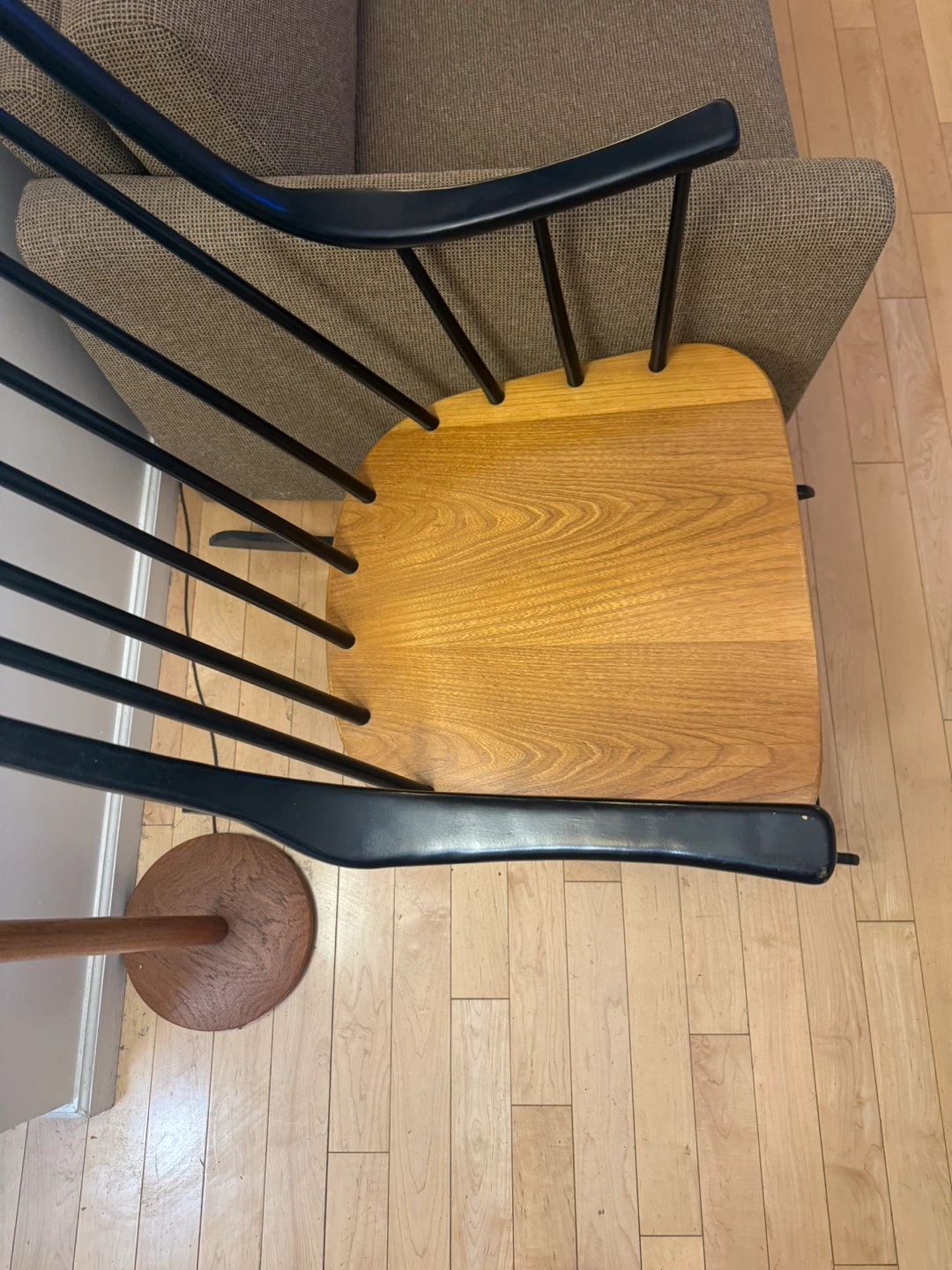 Wooden Rocking Chair - photo 2