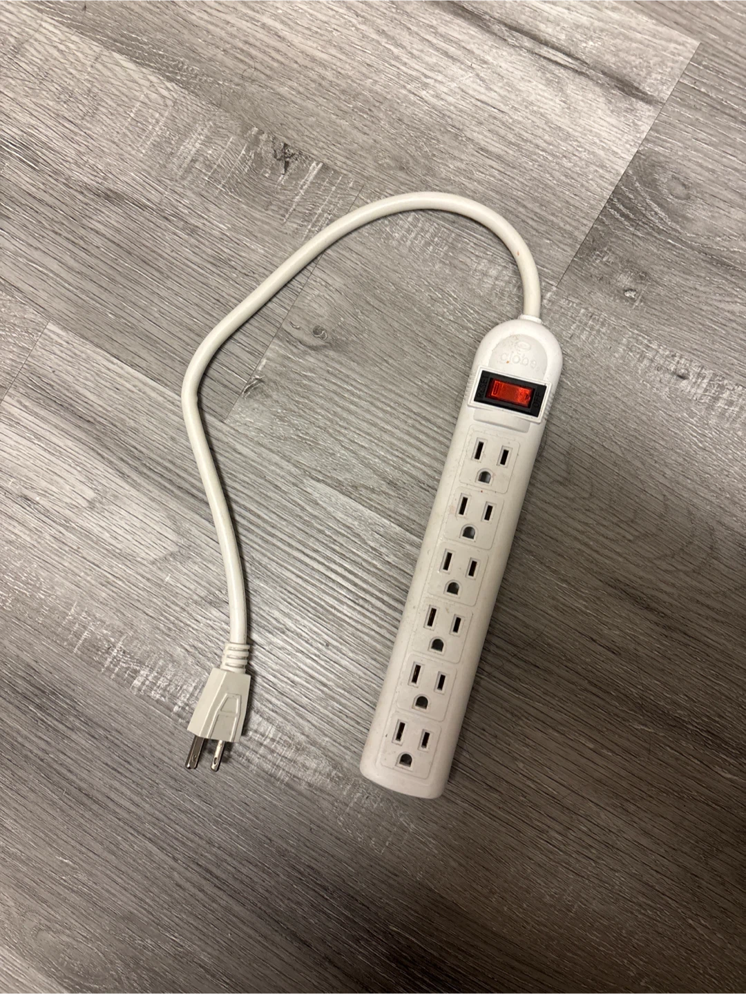 Globe 6-Outlet Power Bar with Switch