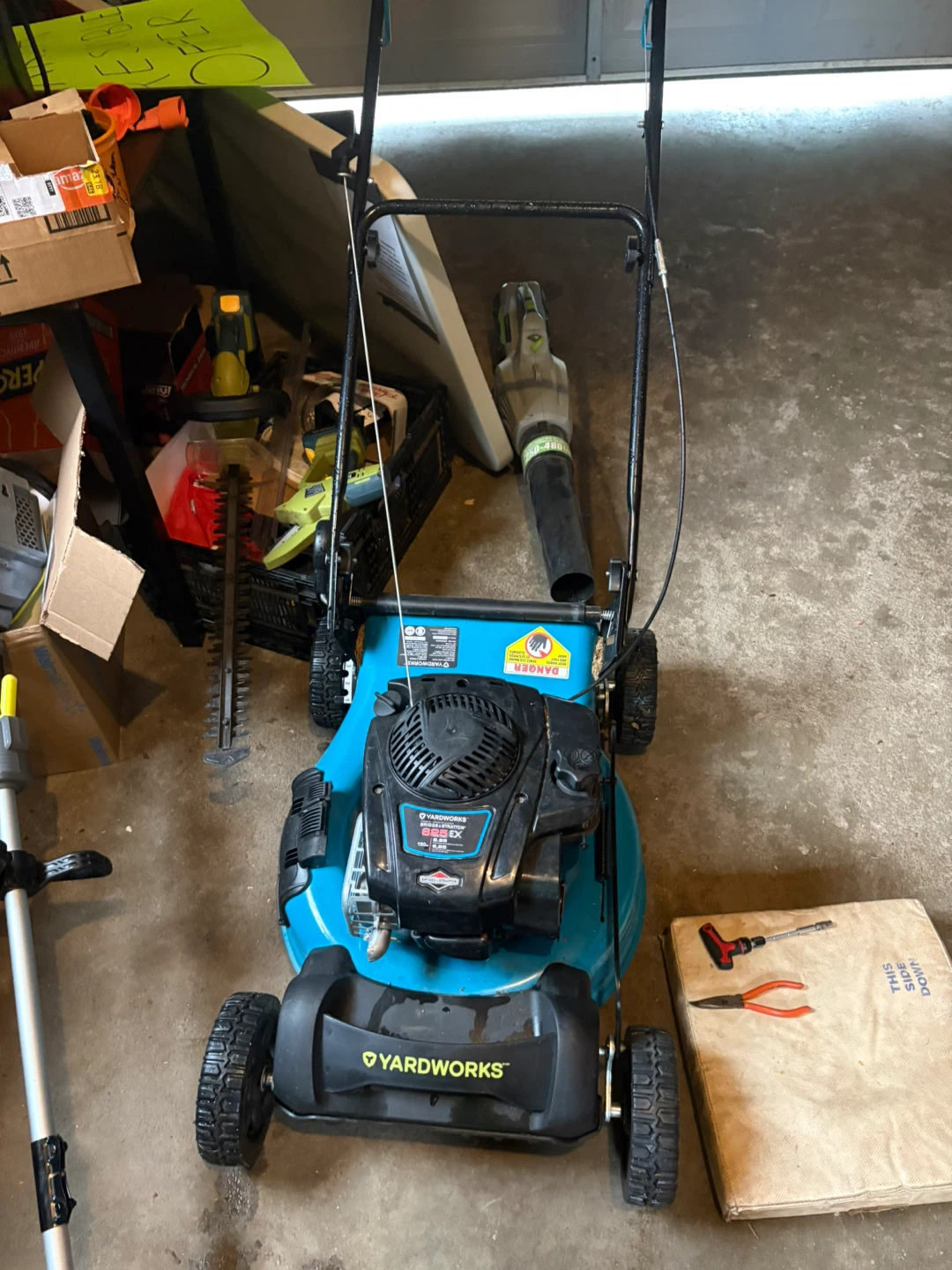 Yardworks 21-in Gas Lawn Mower brand new - photo 2