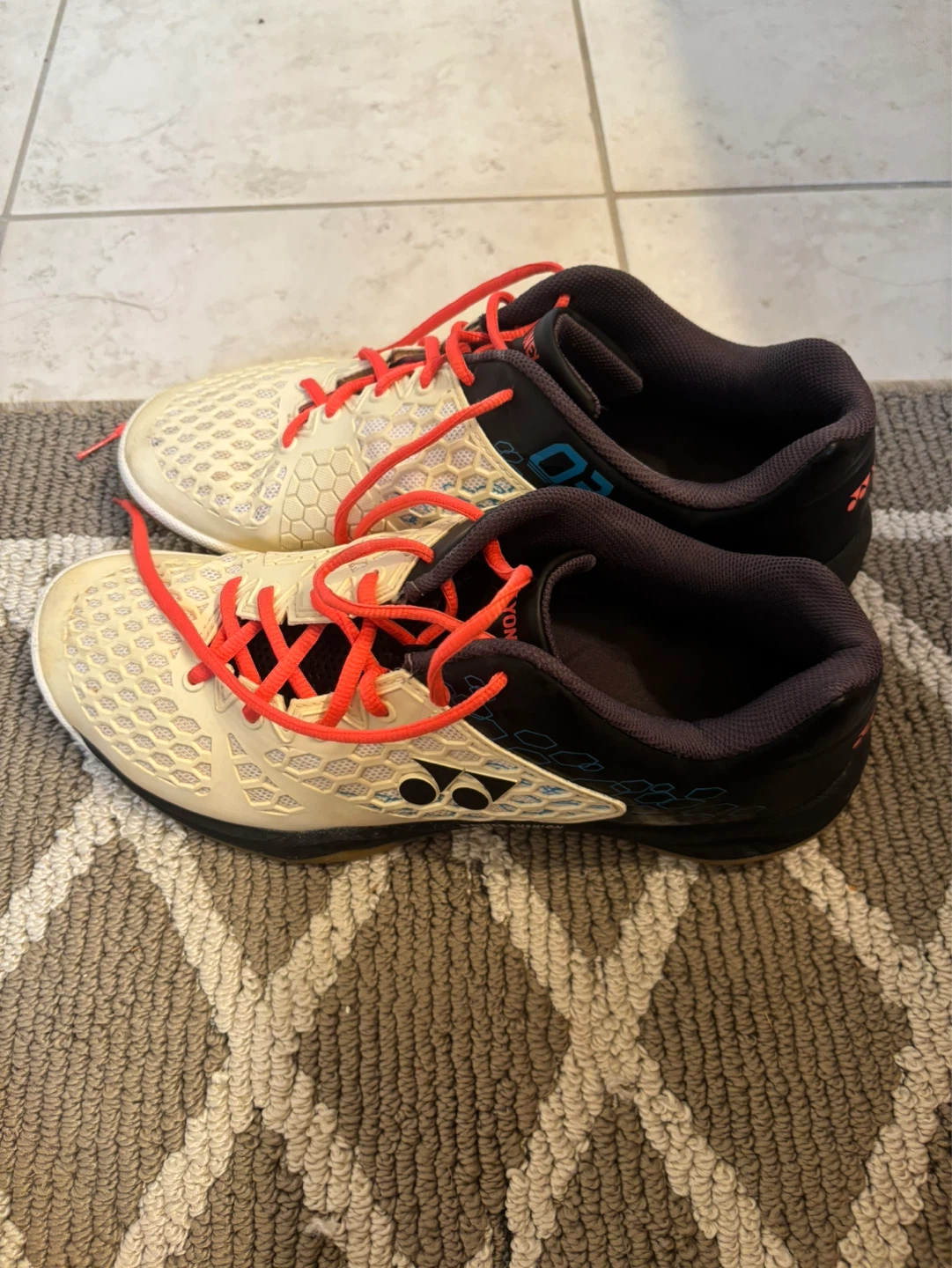 Men’s badminton shoes size 9 in half