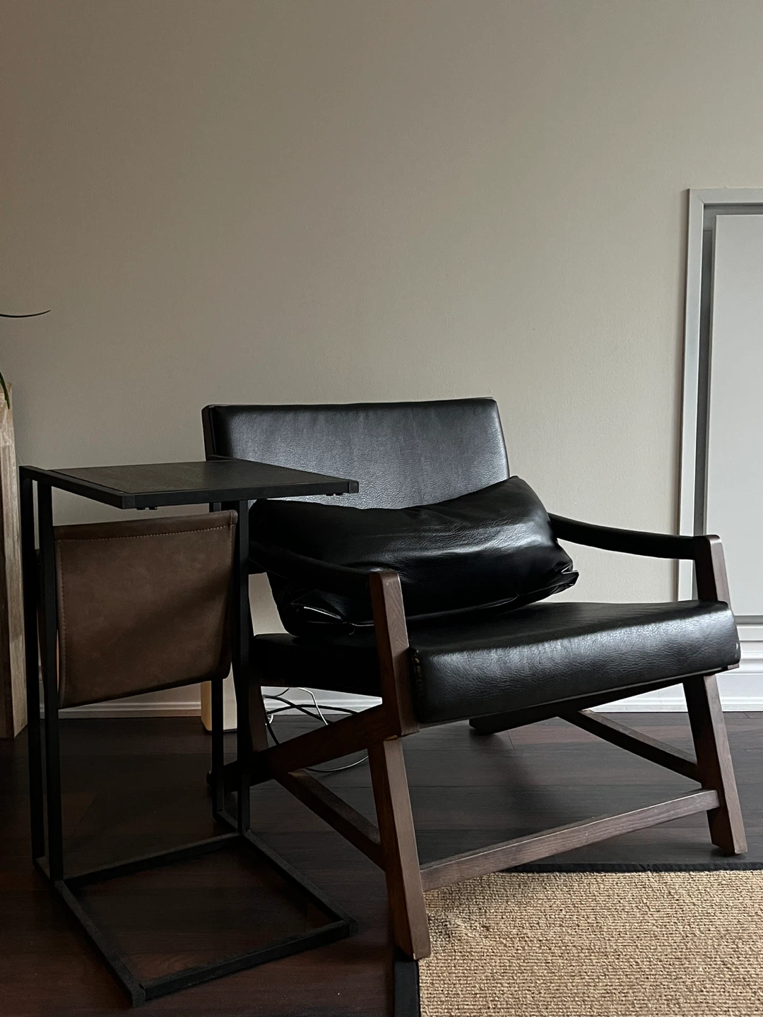Black Leather Armchair with Magazine Rack Side Table - photo 3