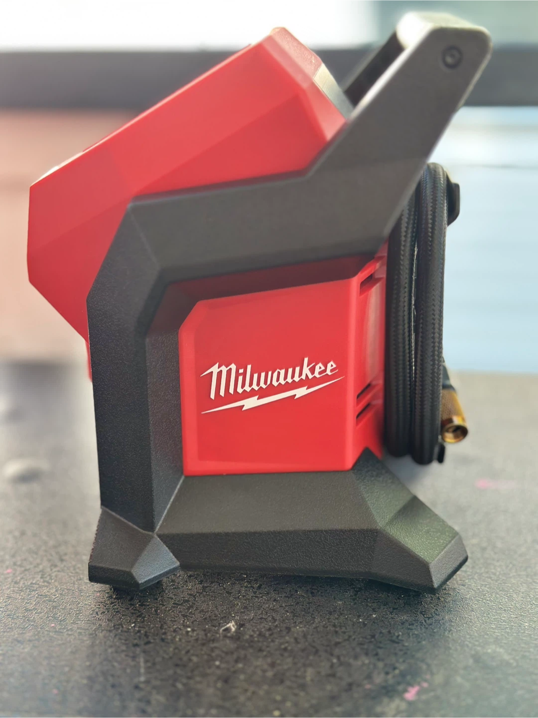 Milwaukee M12 Tire Inflator - photo 2