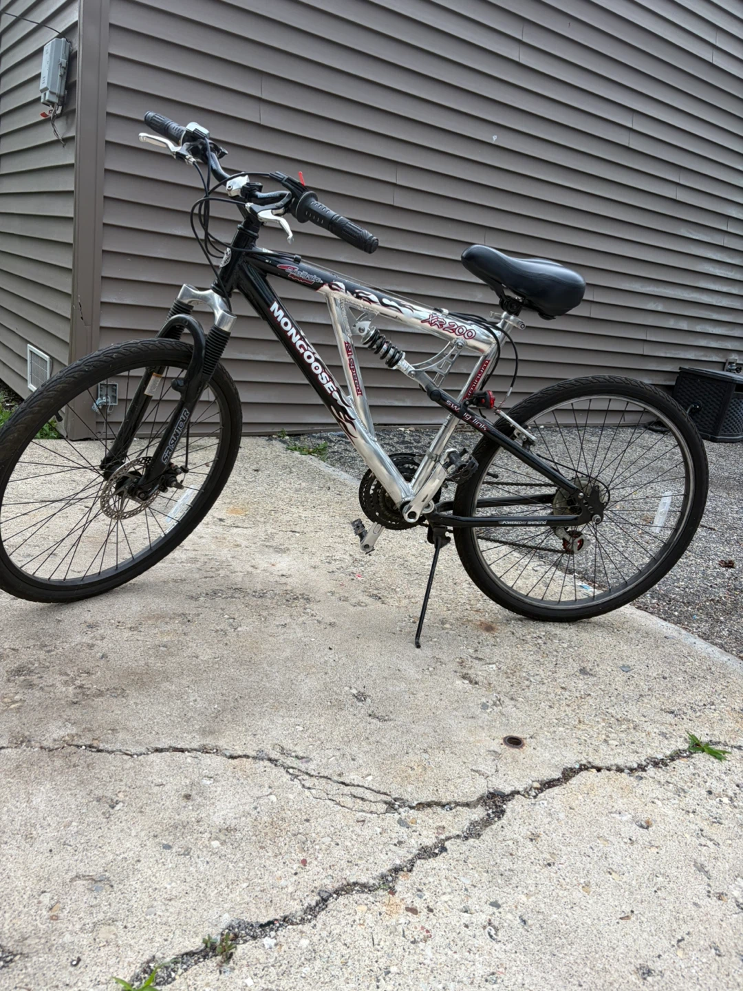 Mongoose XR-200 Mountain Bike