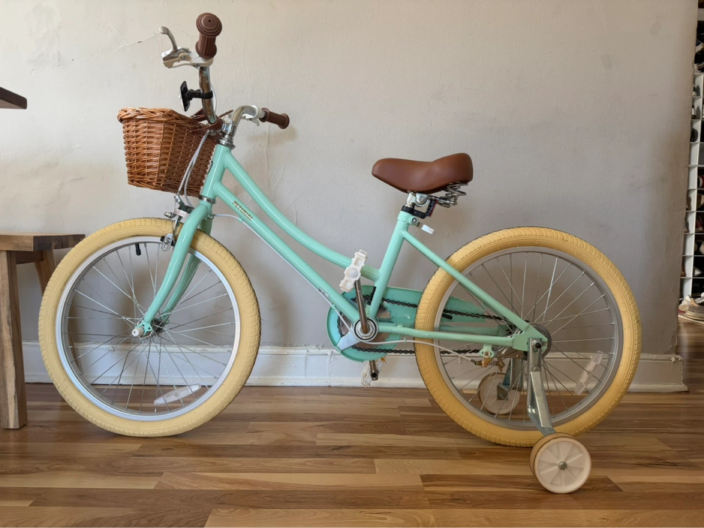 Kids Teal Bike 16“ with Basket and Training Wheels
