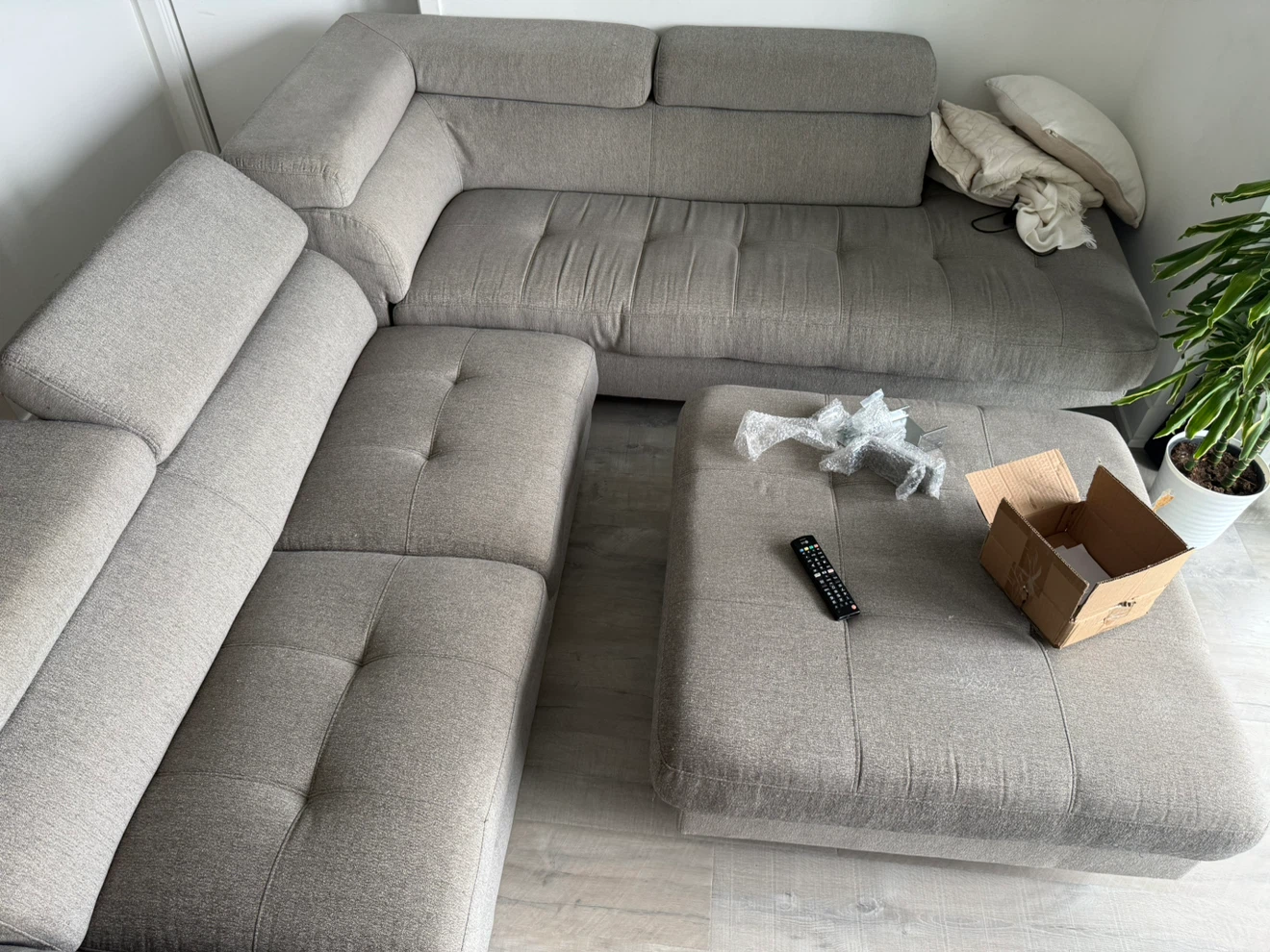 Modern Grey Sectional Sofa with Ottoman