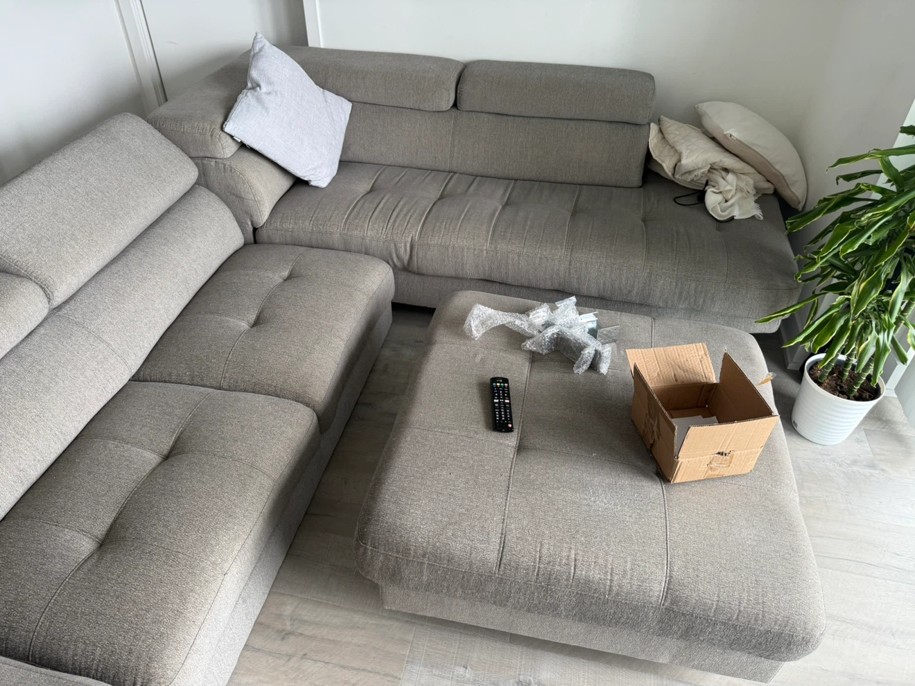 Modern Grey Sectional Sofa with Ottoman - photo 5