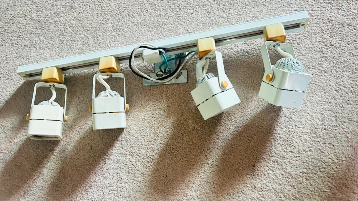 4-Light Track Lighting Fixture - photo 3