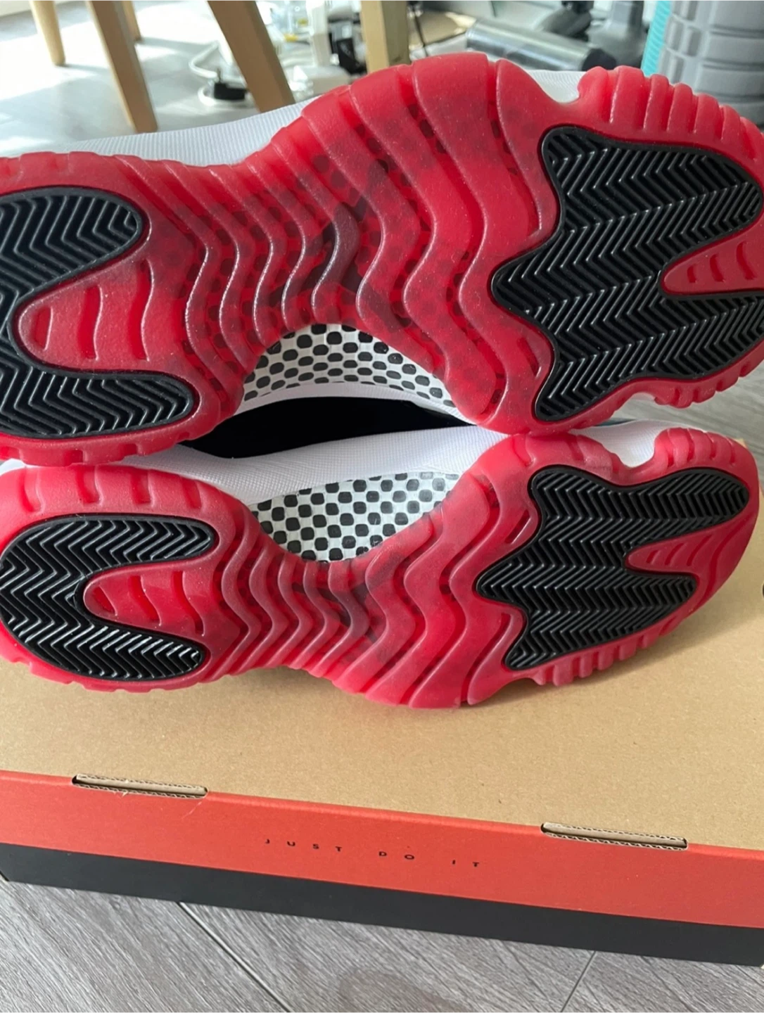 Air Jordan 11 Bred - size 10.5 - photo 5