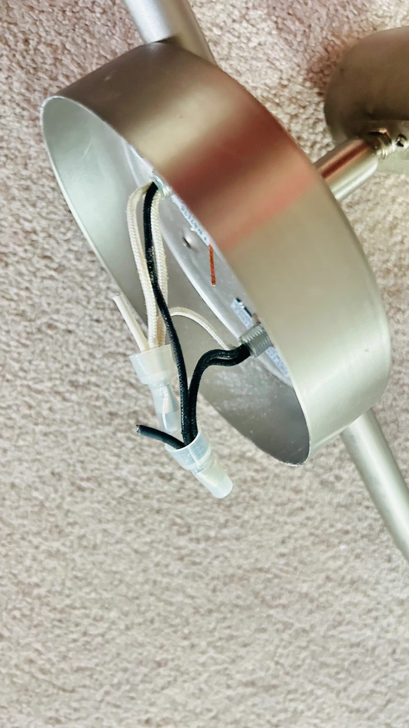 Sleek Modern Track Lighting Fixture - photo 3