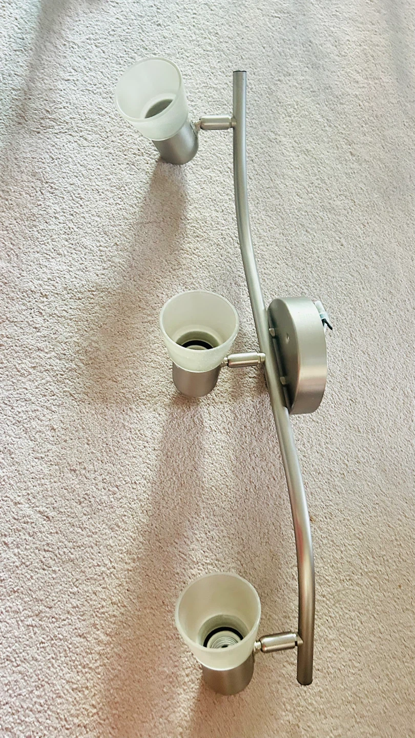 Sleek Modern Track Lighting Fixture - photo 2