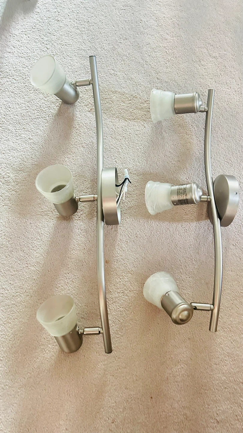 Sleek Modern Track Lighting Fixture - photo 4