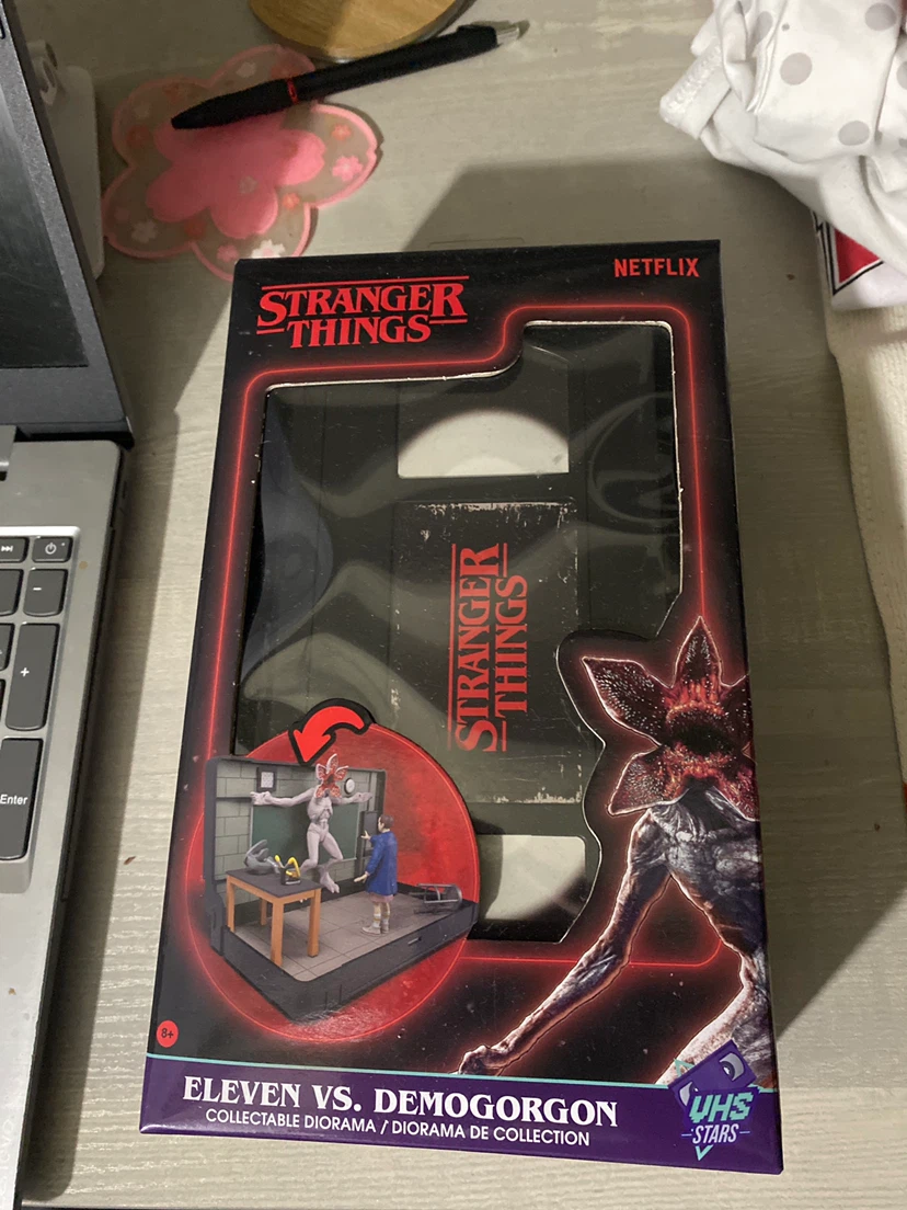 Stranger Things Eleven vs. Demogorgon Collectible Diorama