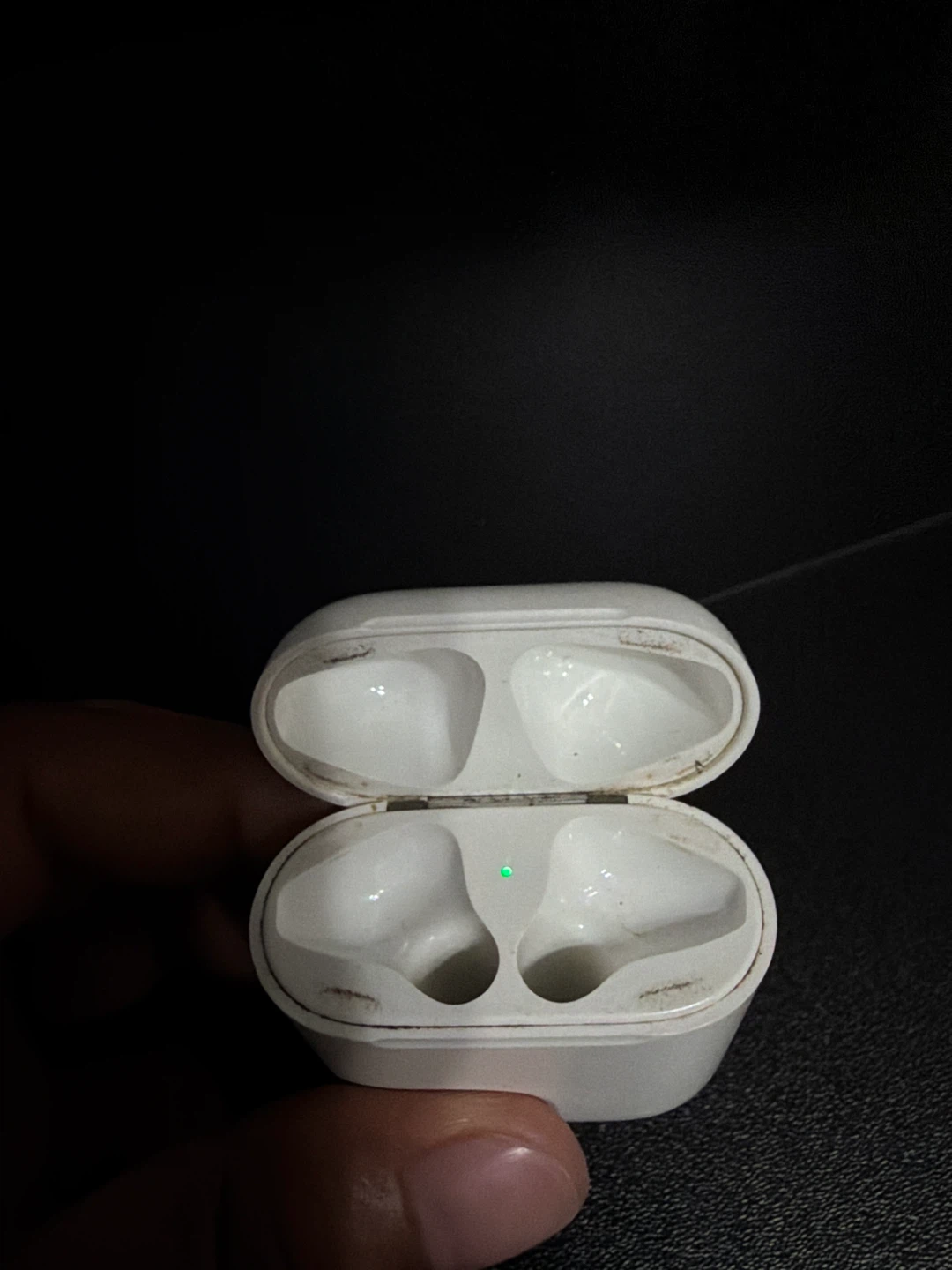 Apple AirPods (1st Generation) with Charging Case - photo 5