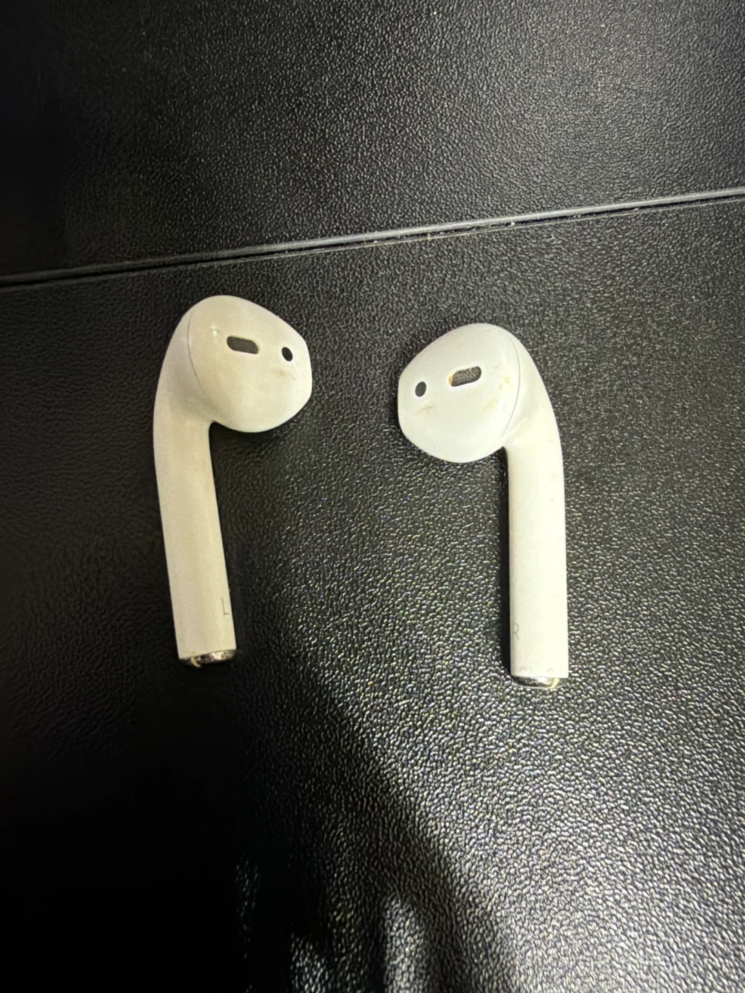 Apple AirPods (1st Generation) with Charging Case - photo 4