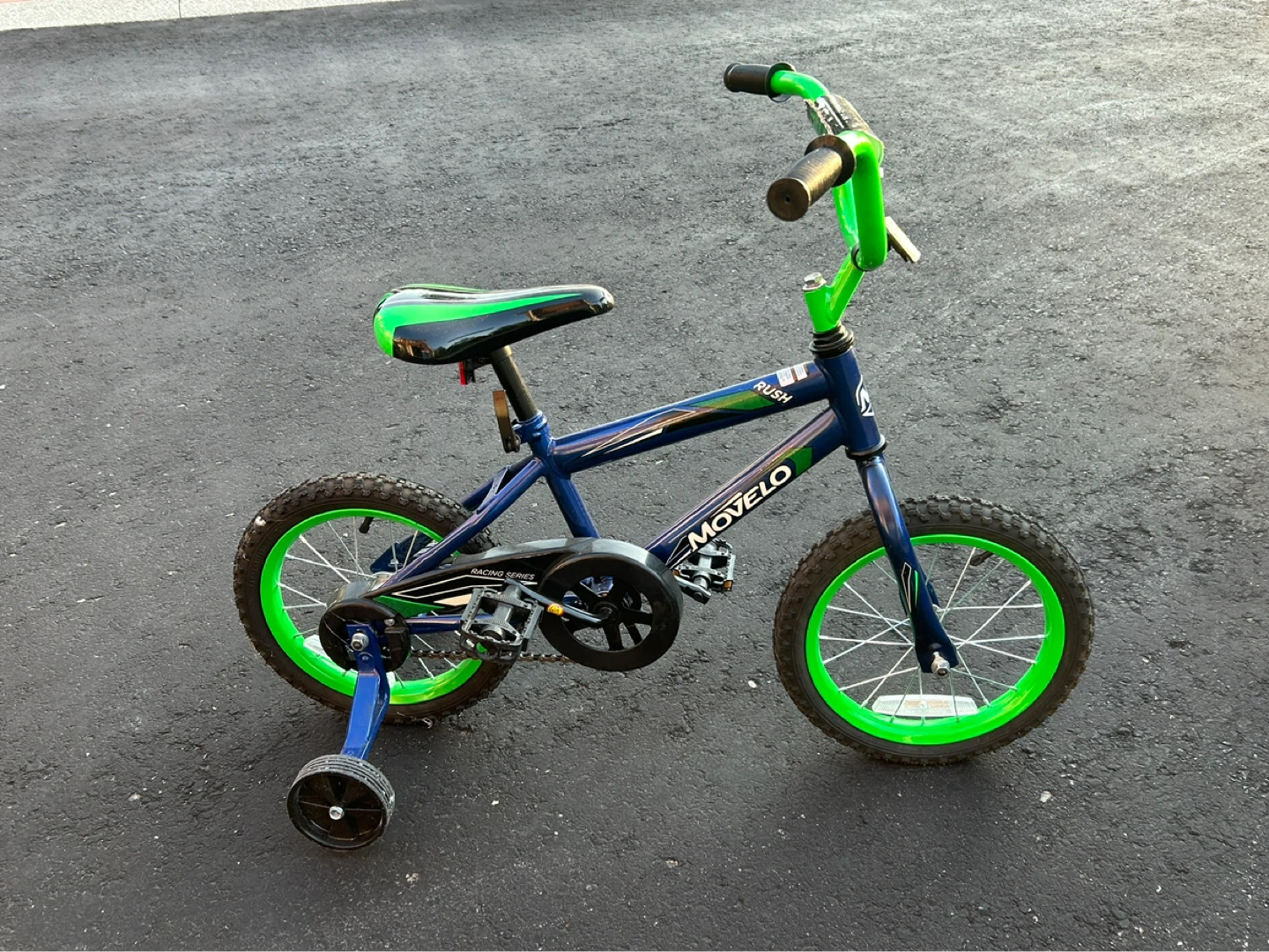 2x Kids Bikes: MOVELO Rush & Avigo BMX