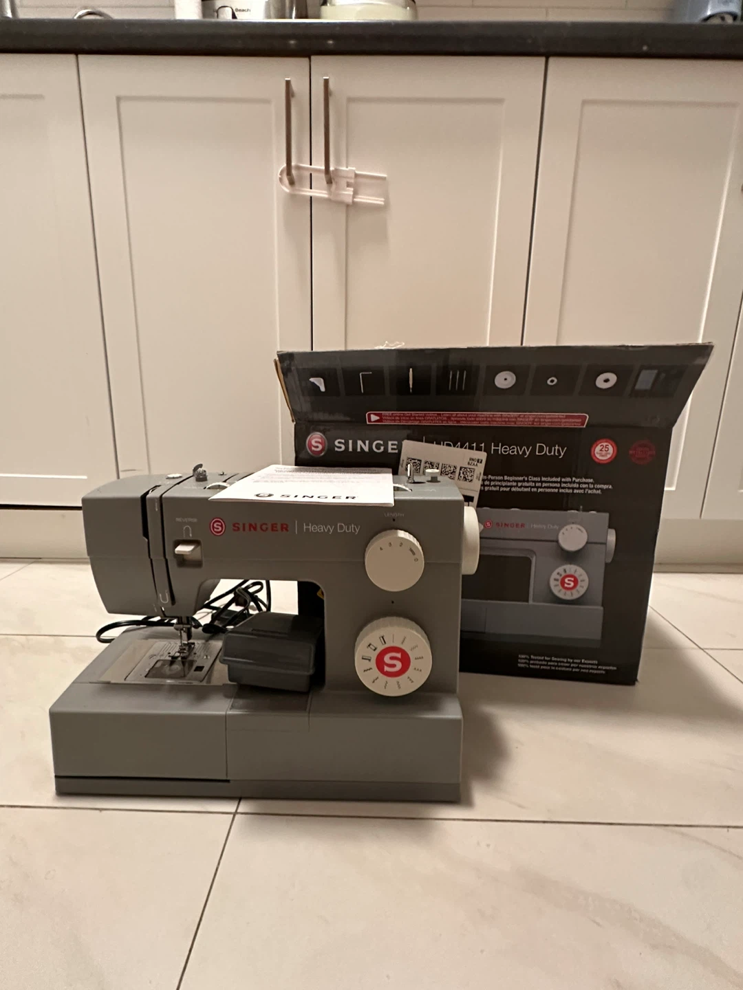 Singer Heavy Duty Sewing Machine 4411 - photo 4