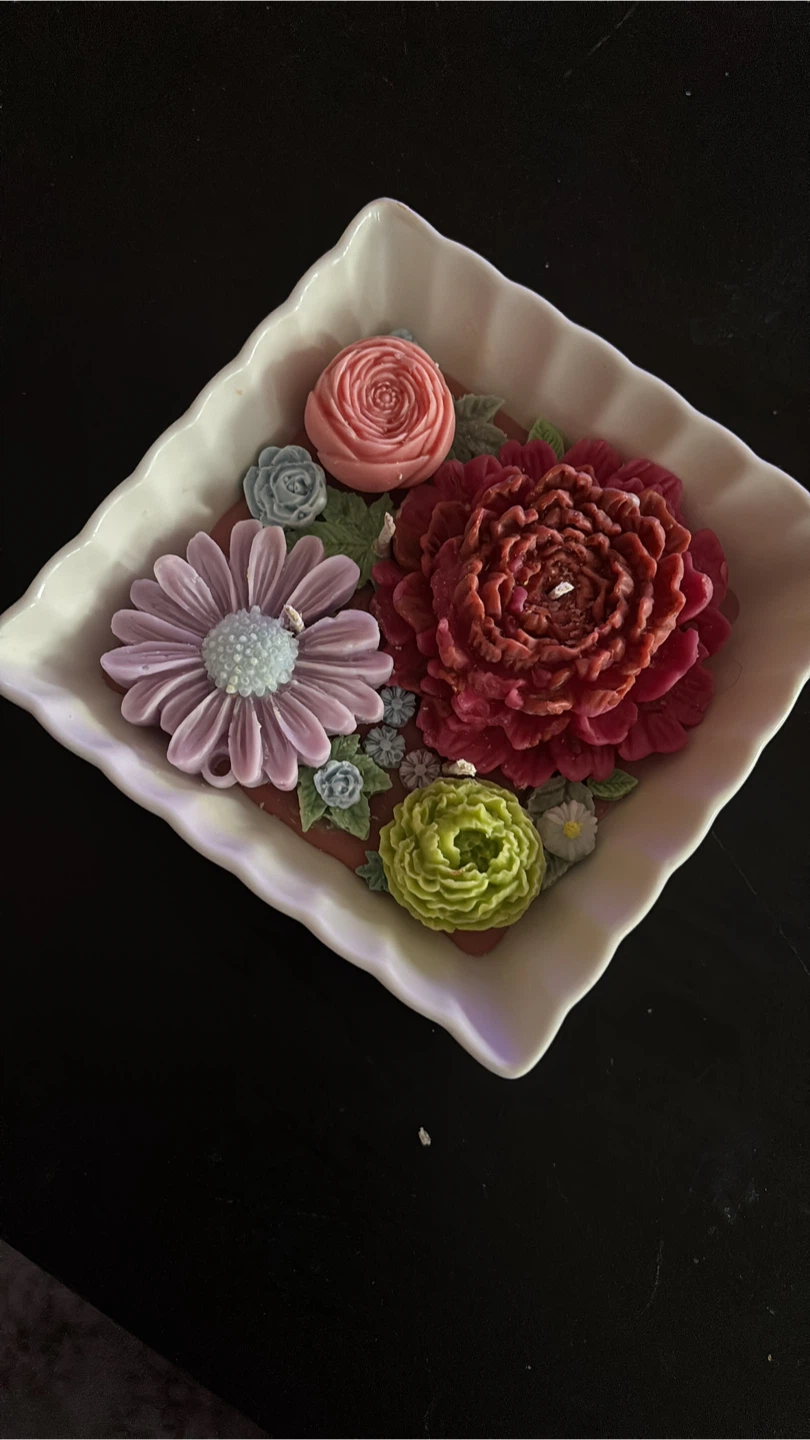 Floral Arrangement Candle