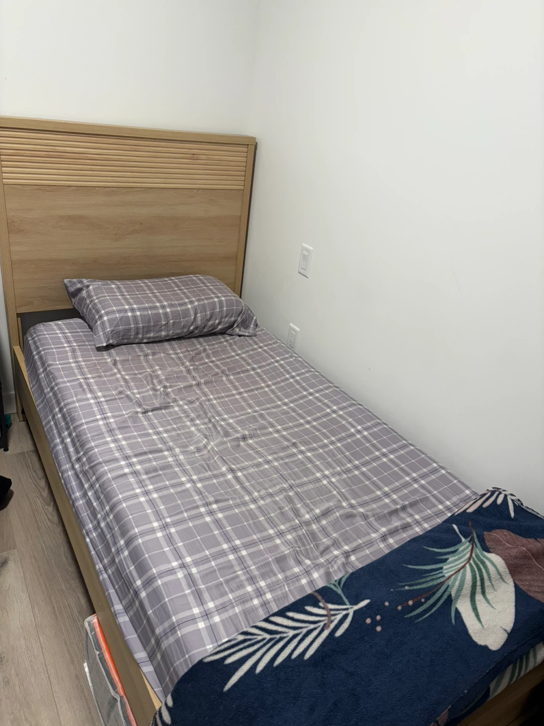 Twin bed