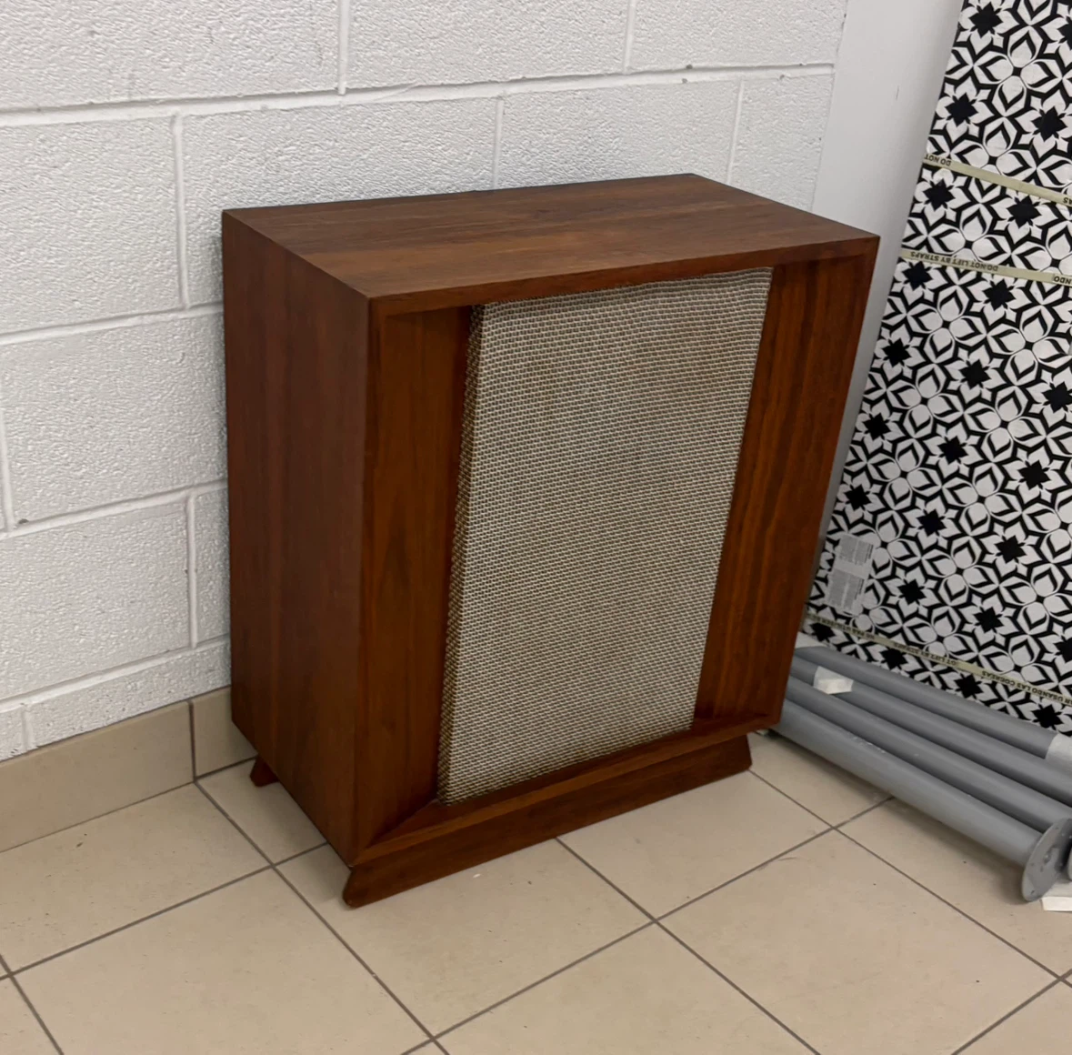 Vintage Wood Speaker Cabinet - photo 2