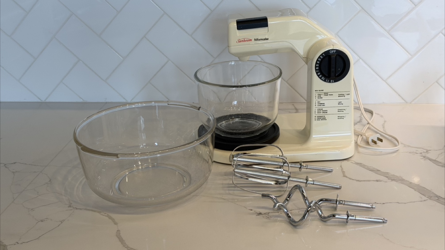 Sunbeam Mixmaster with 2 Bowls