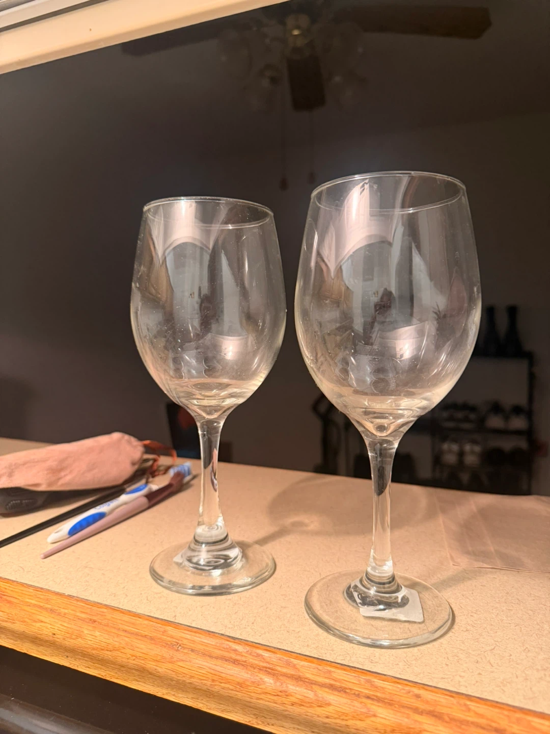 Set of 2 Clear Wine Glasses - photo 2