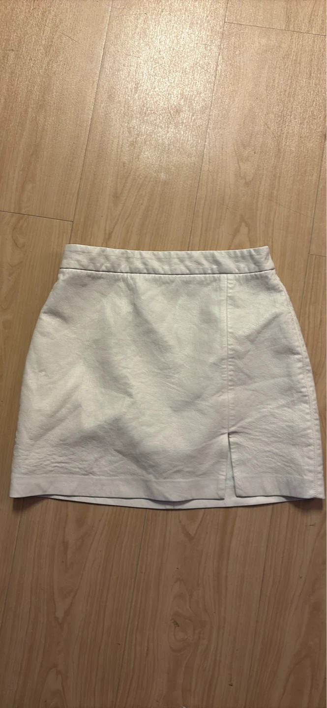 Wilfred White Faux Leather Mini Skirt Size 4 - photo 3