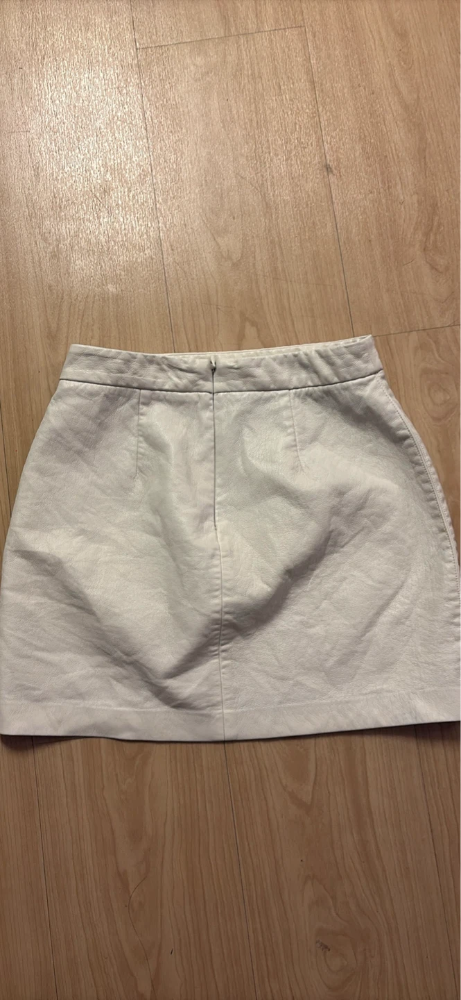 Wilfred White Faux Leather Mini Skirt Size 4 - photo 2