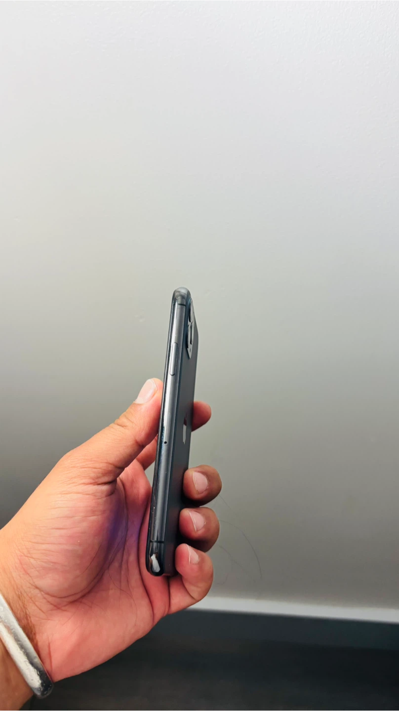 Apple iPhone 11 Pro - photo 3